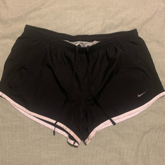 Nike shorts - Picture 1 of 4